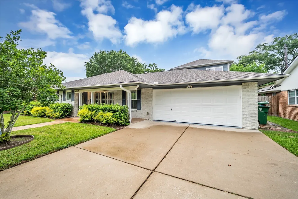 8702 Ilona Ln, Houston, TX 77025