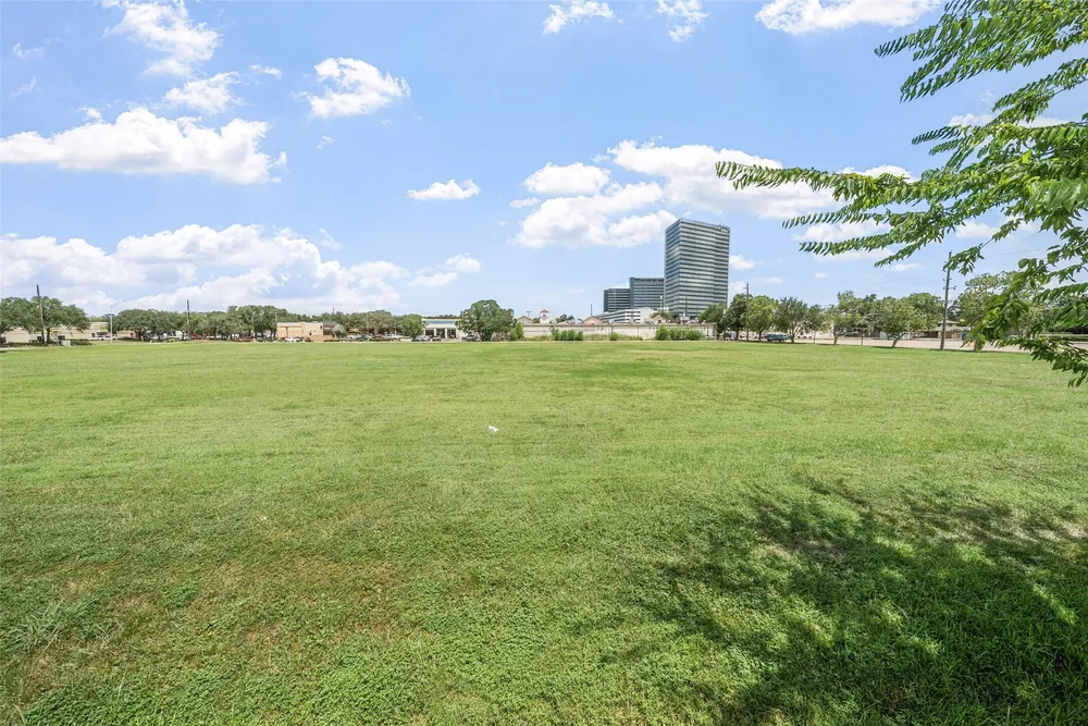 10610 Wallingford Pl, Houston, TX 77042