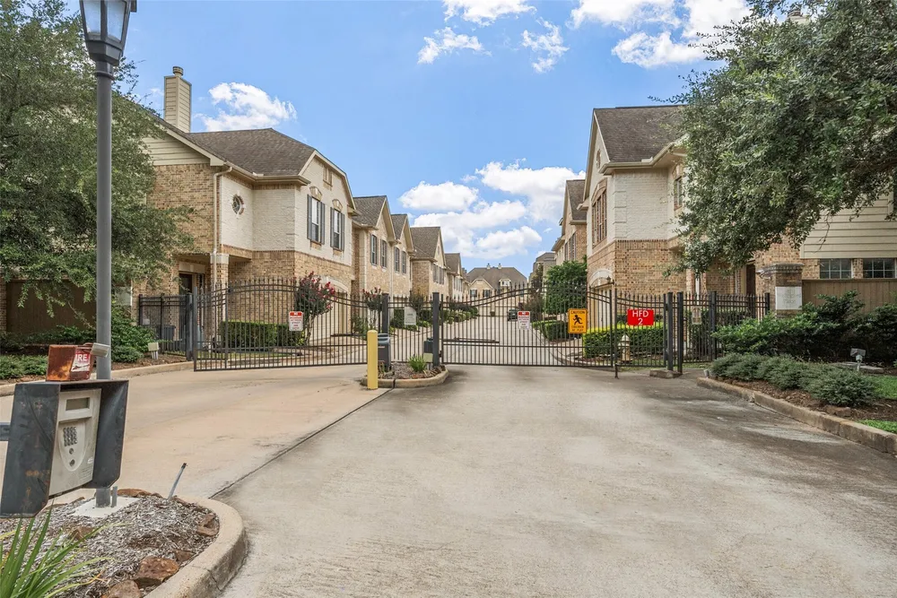 10610 Wallingford Pl, Houston, TX 77042