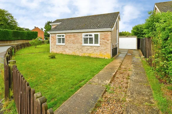Walnut Close, Foulden, Thetford, Norf...