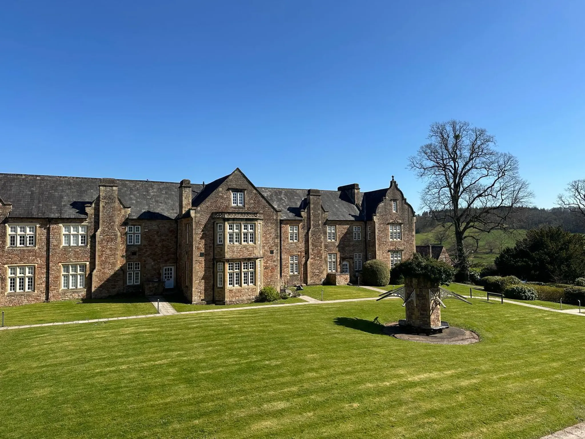 https://mr0.homeflow-assets.co.uk/files/photo/image/47837/9604/_x_/48493704.jpg