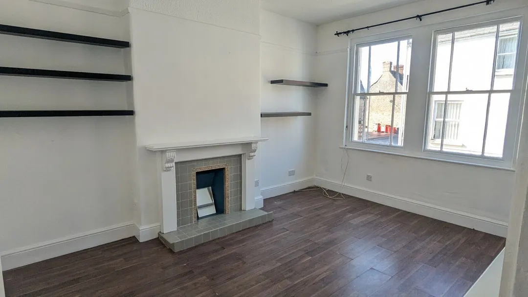 https://mr0.homeflow-assets.co.uk/files/photo/image/47837/9605/_x_/55266805.jpg