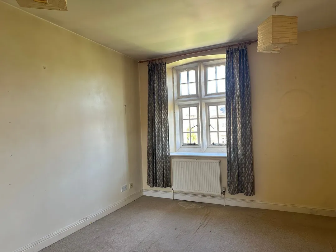 https://mr0.homeflow-assets.co.uk/files/photo/image/47837/9606/_x_/48493320.jpg