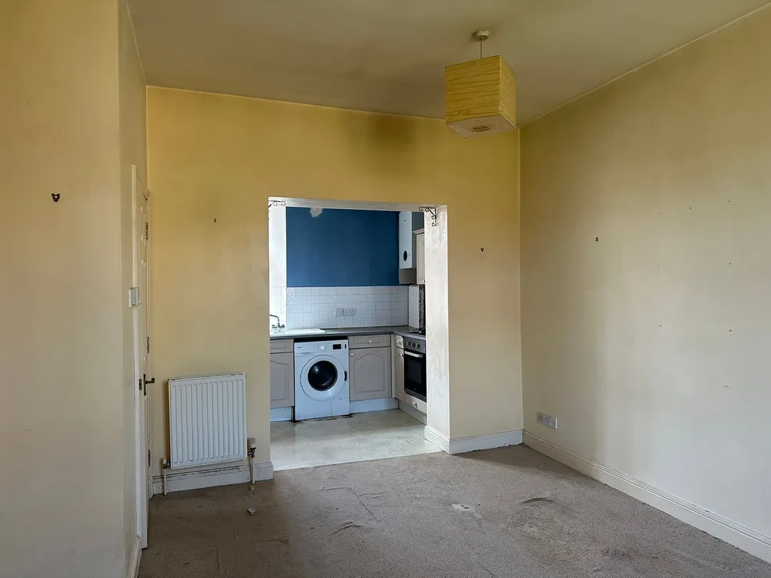 https://mr0.homeflow-assets.co.uk/files/photo/image/47837/9608/_x_/48493702.jpg