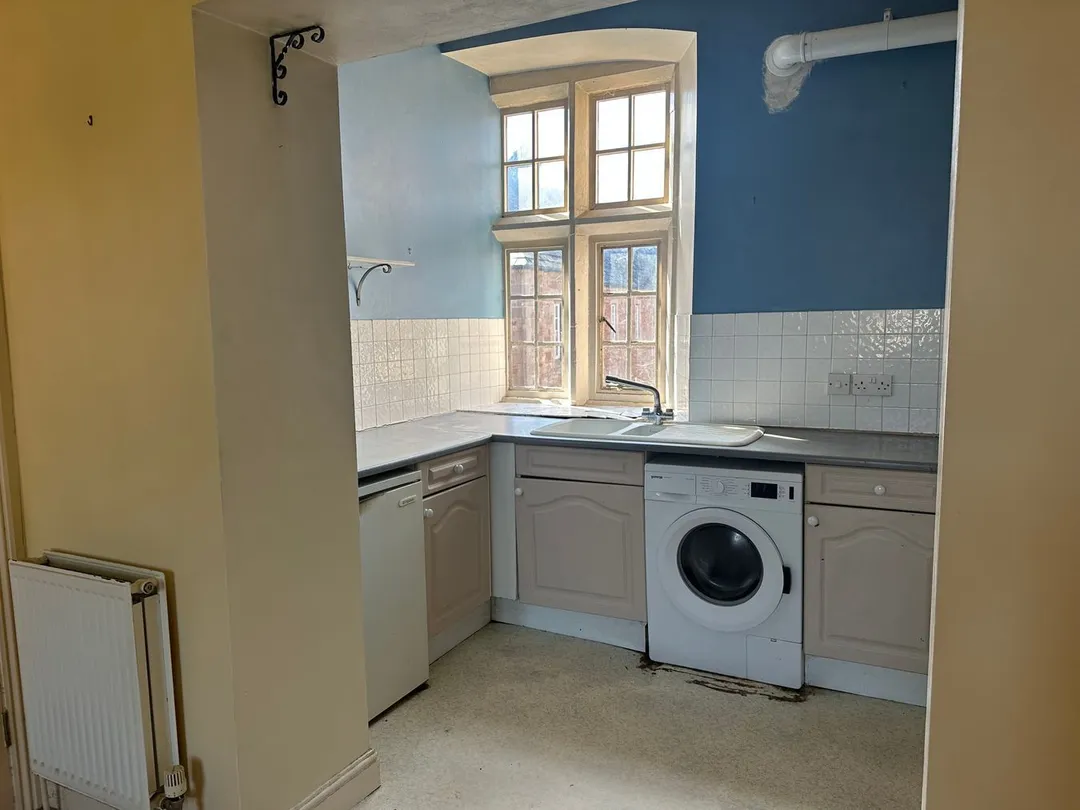 https://mr0.homeflow-assets.co.uk/files/photo/image/47837/9611/_x_/48492858.jpg