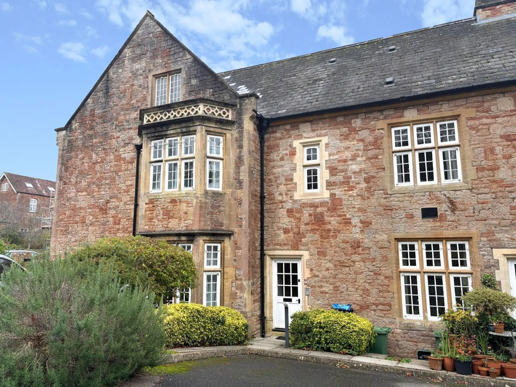 https://mr0.homeflow-assets.co.uk/files/photo/image/47838/1992/_x_/45910866.jpg