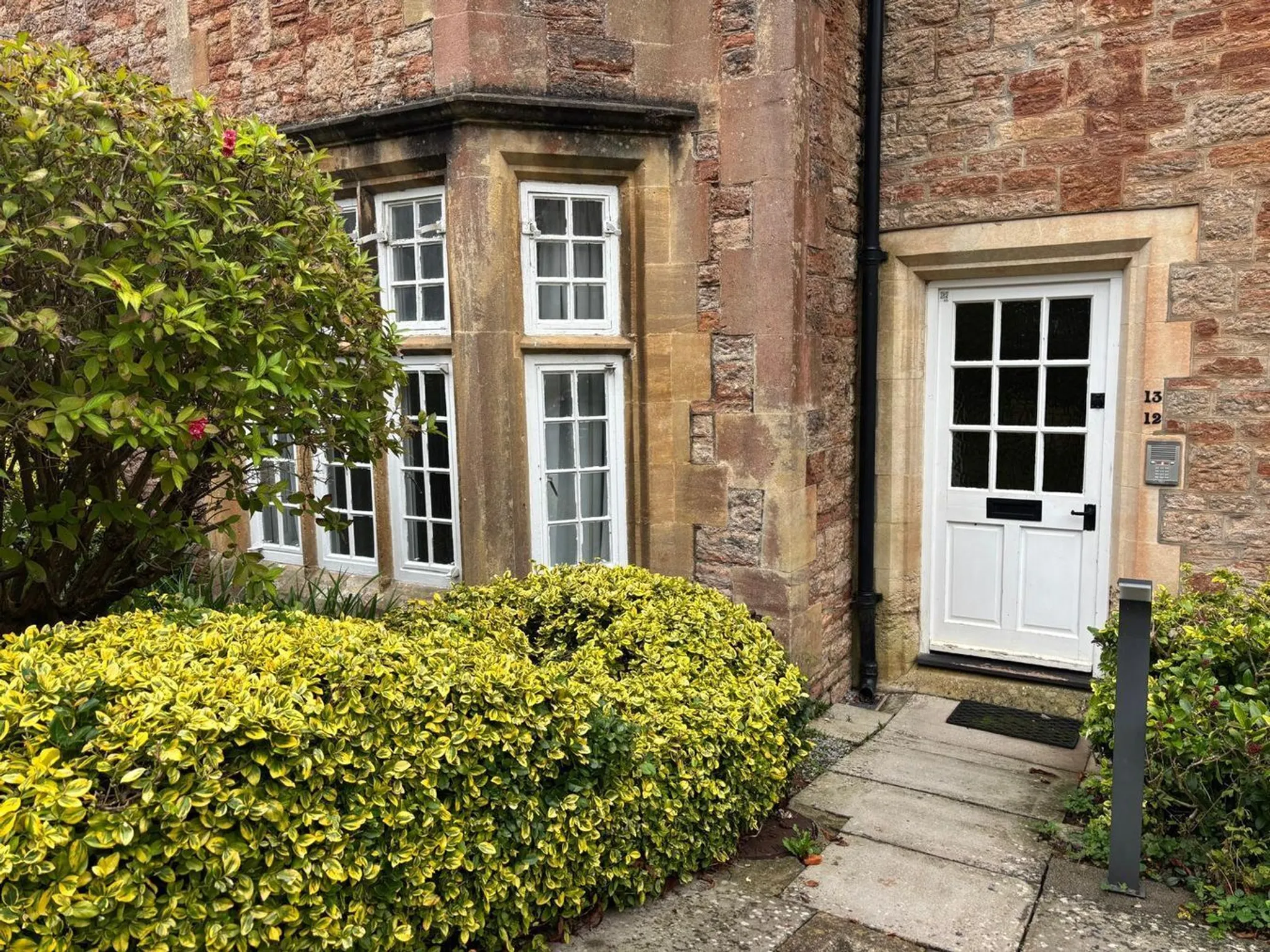 https://mr0.homeflow-assets.co.uk/files/photo/image/47838/1996/_x_/45877088.jpg