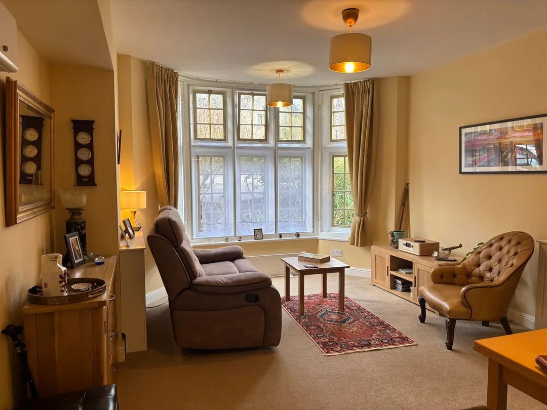 https://mr0.homeflow-assets.co.uk/files/photo/image/47838/2000/_x_/54421495.jpg