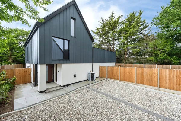 Kingfield Green, Woking, Surrey, GU22