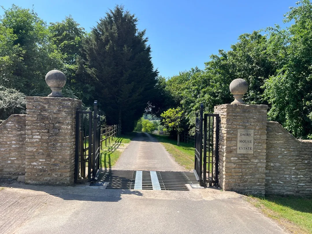 https://mr0.homeflow-assets.co.uk/files/photo/image/47838/2666/_x_/57476793.jpg