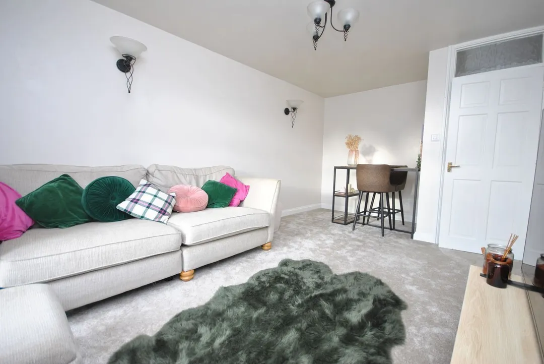 https://mr0.homeflow-assets.co.uk/files/photo/image/47838/8035/_x_/47022235.jpg