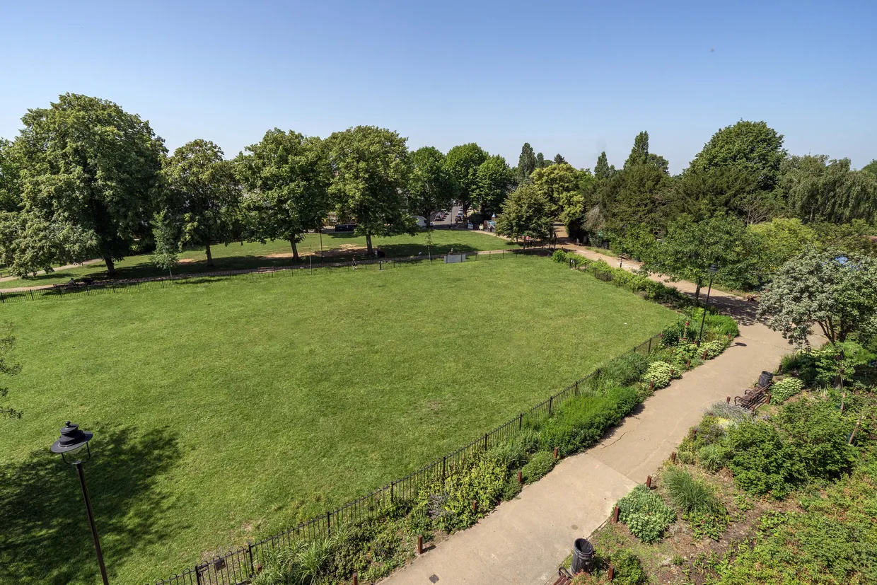 Fortune Green Road, London, NW6 photo 17