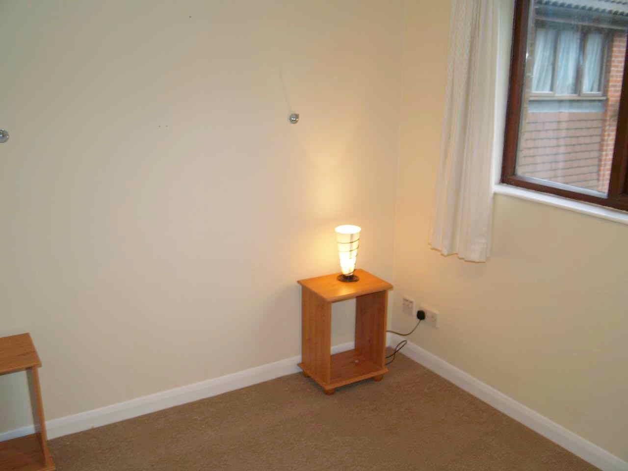 Guinevere Road, Ifield West Image 2