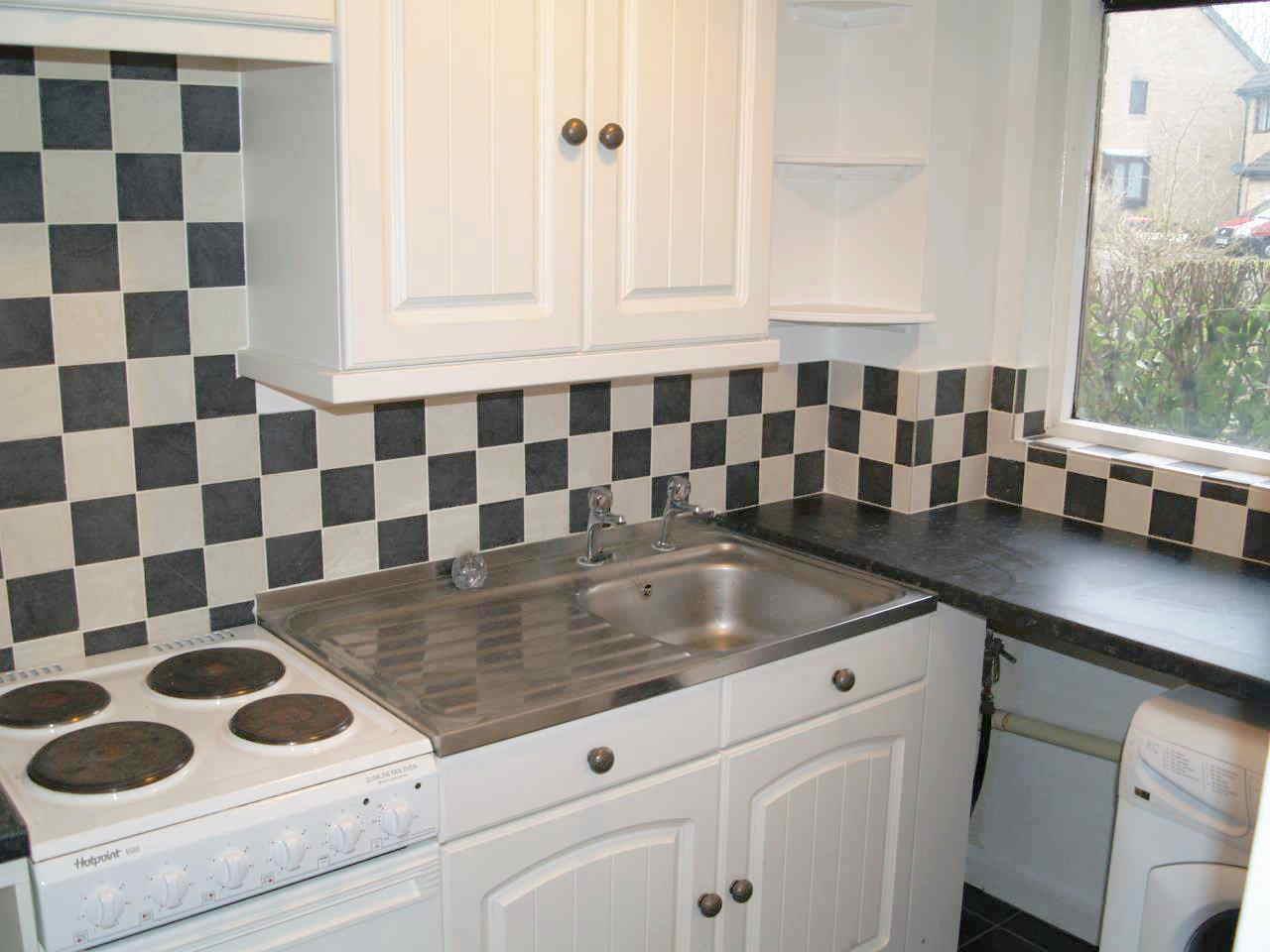Guinevere Road, Ifield West Image 3