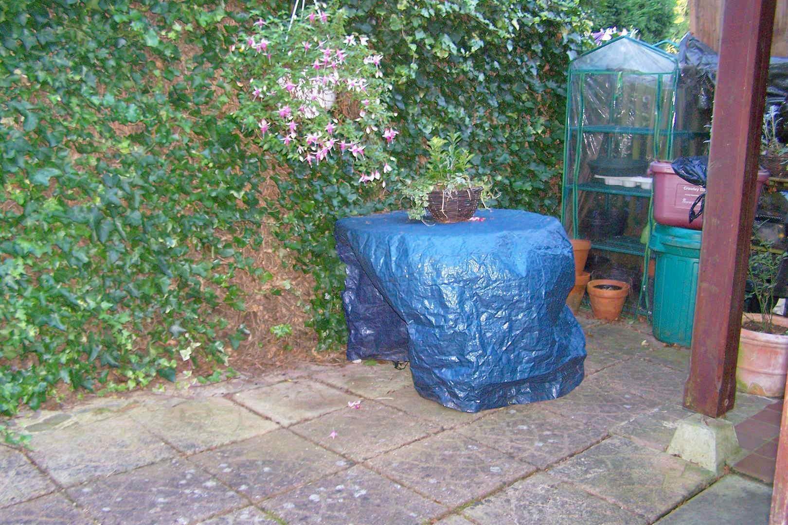 Guinevere Road, Ifield West Image 4