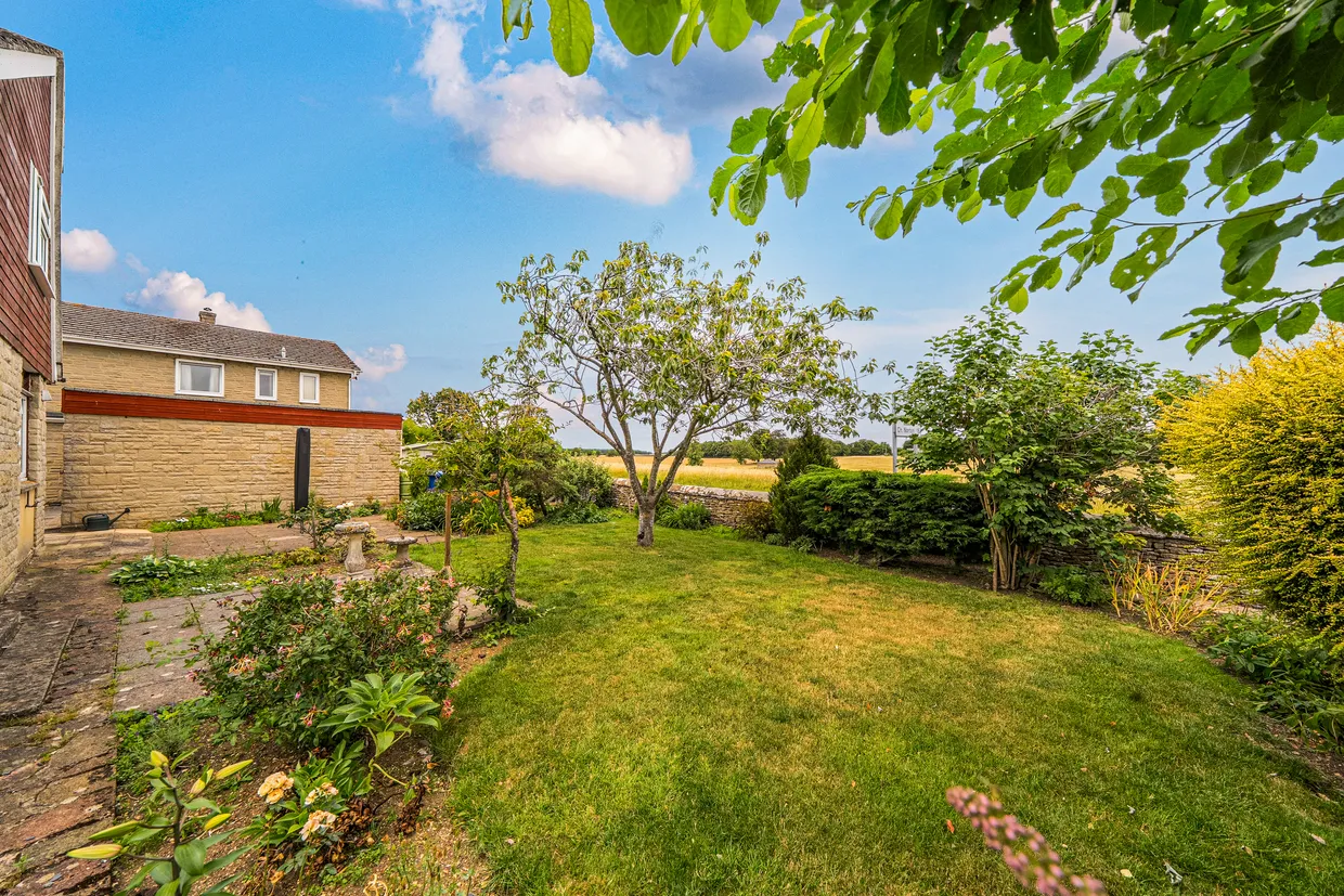 Park Close, Middleton Stoney, OX25 photo 1