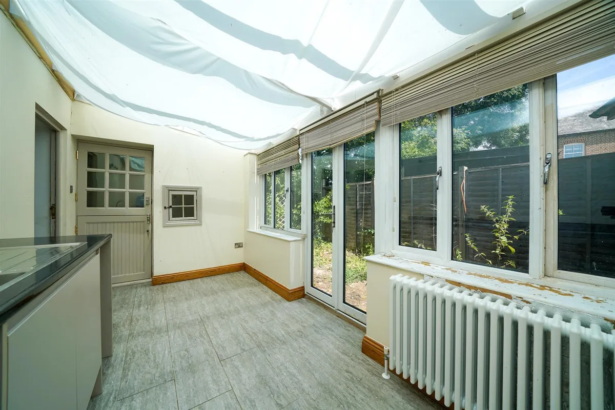 Moor End, Eaton Bray, Bedfordshire, LU6 2HN