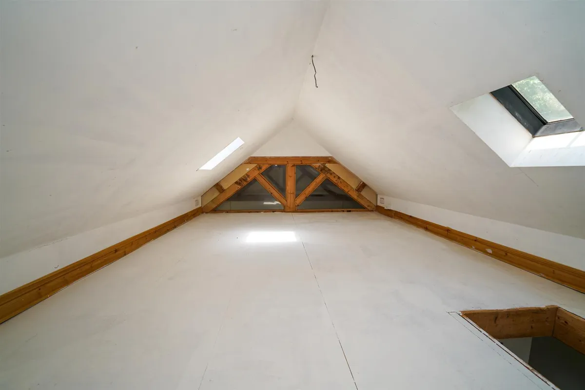 Moor End, Eaton Bray, Bedfordshire, LU6 2HN