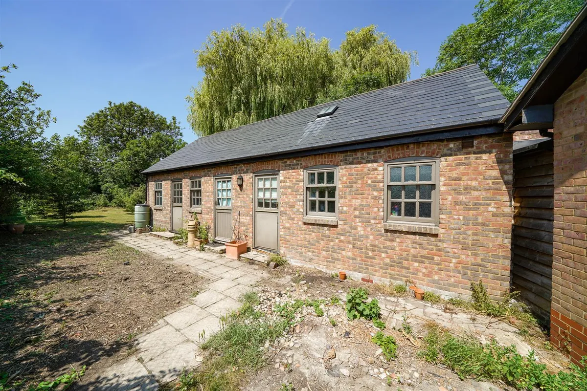 Moor End, Eaton Bray, Bedfordshire, LU6 2HN