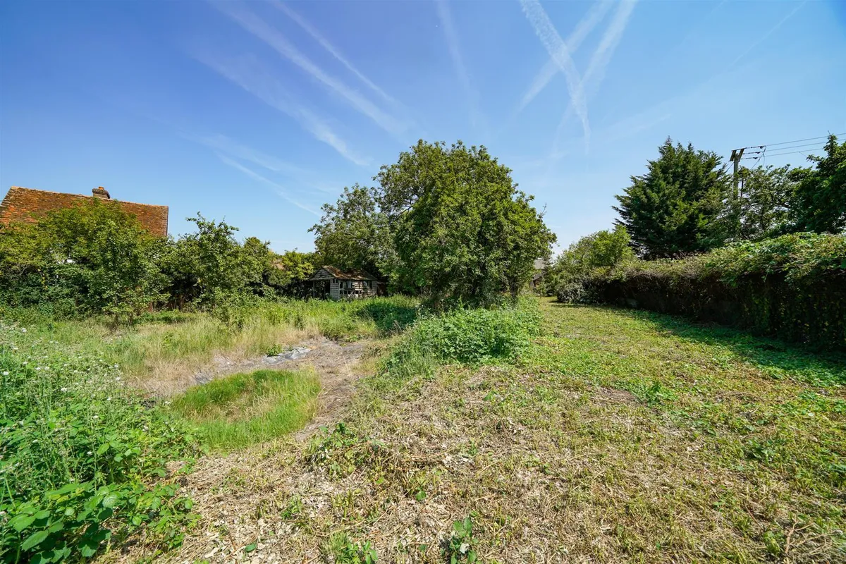 Moor End, Eaton Bray, Bedfordshire, LU6 2HN