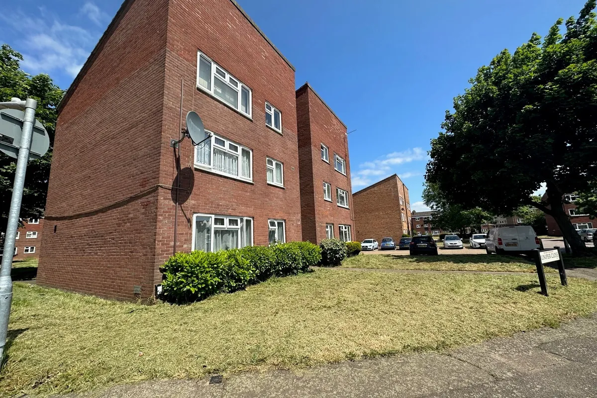 Rowan Drive, BROXBOURNE