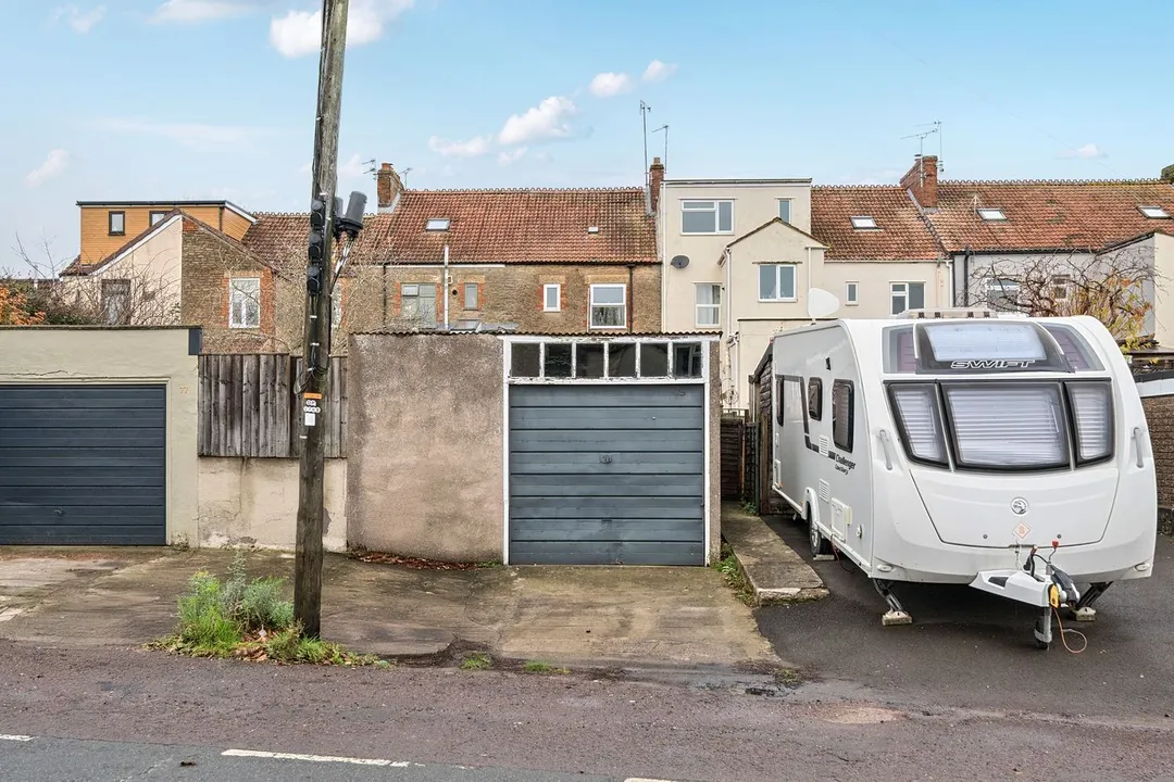 https://mr0.homeflow-assets.co.uk/files/photo/image/47840/8533/_x_/53279742.jpg