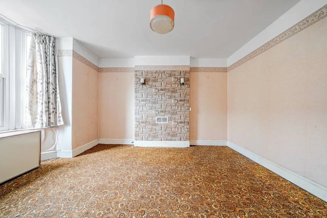 https://mr0.homeflow-assets.co.uk/files/photo/image/47840/8535/_x_/53280010.jpg