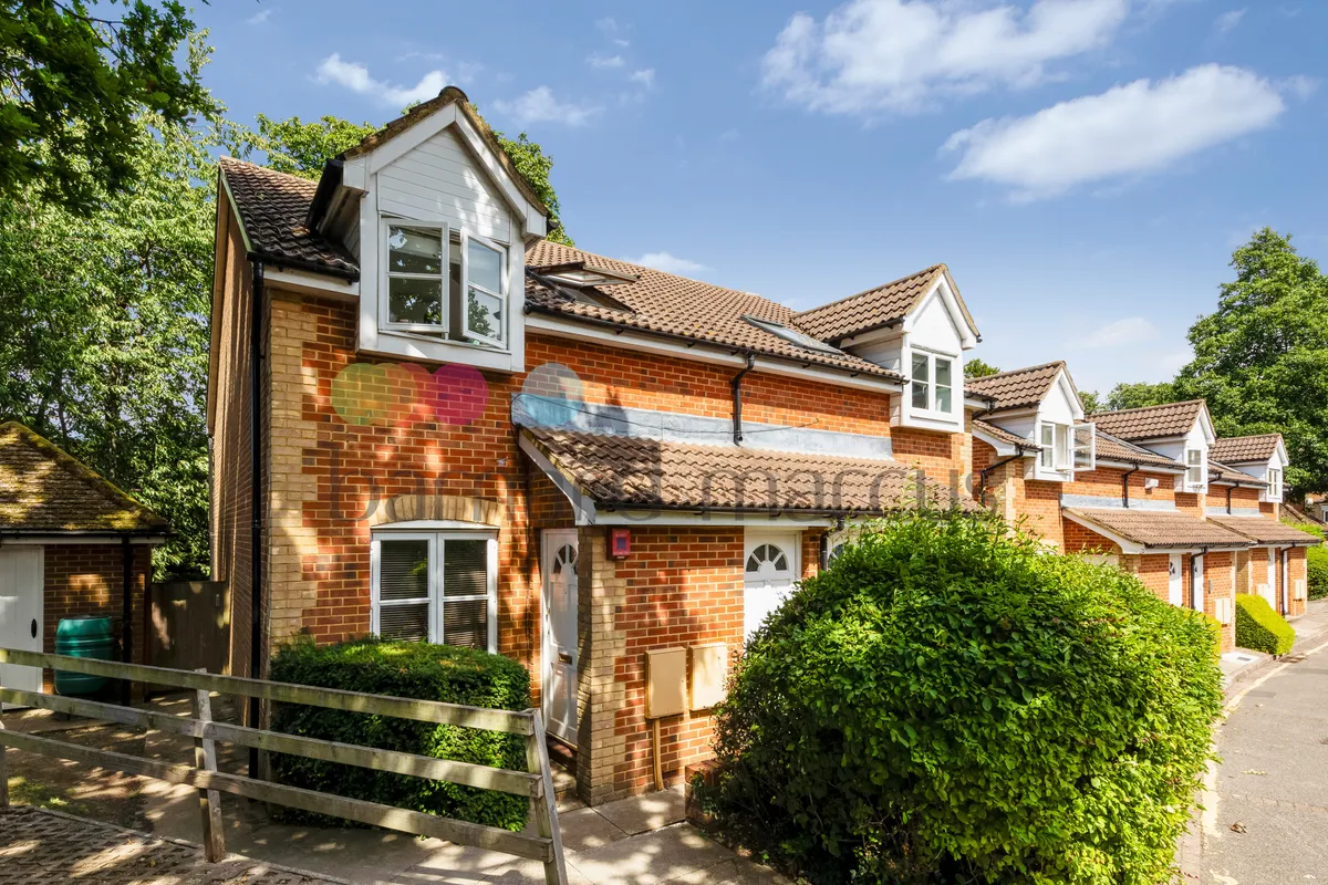 Rosamund Close, SOUTH CROYDON