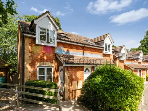 Rosamund Close, SOUTH CROYDONphoto