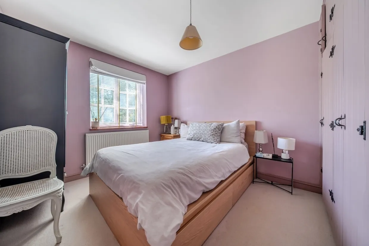 Petworth Road Godalming GU8 photo 7