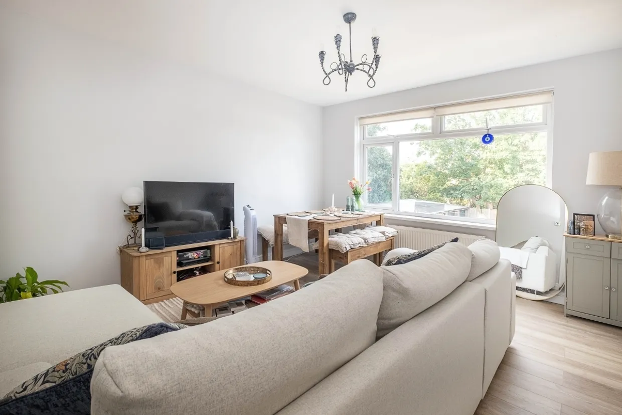 Whitton Road, Twickenham, TW1 photo 2