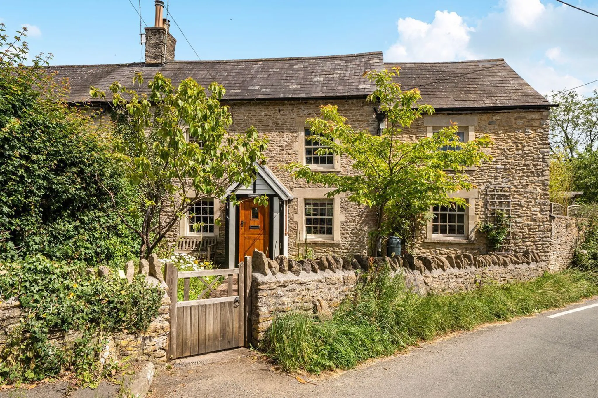 https://mr0.homeflow-assets.co.uk/files/photo/image/47841/6735/_x_/58068942.jpg
