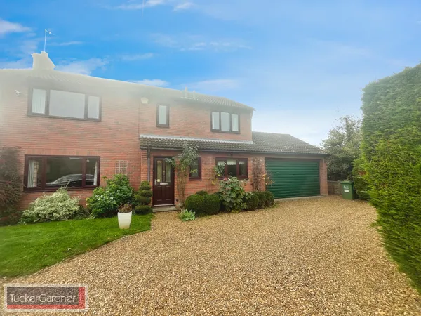 High Street, Hauxton, Cambridge, CB22...