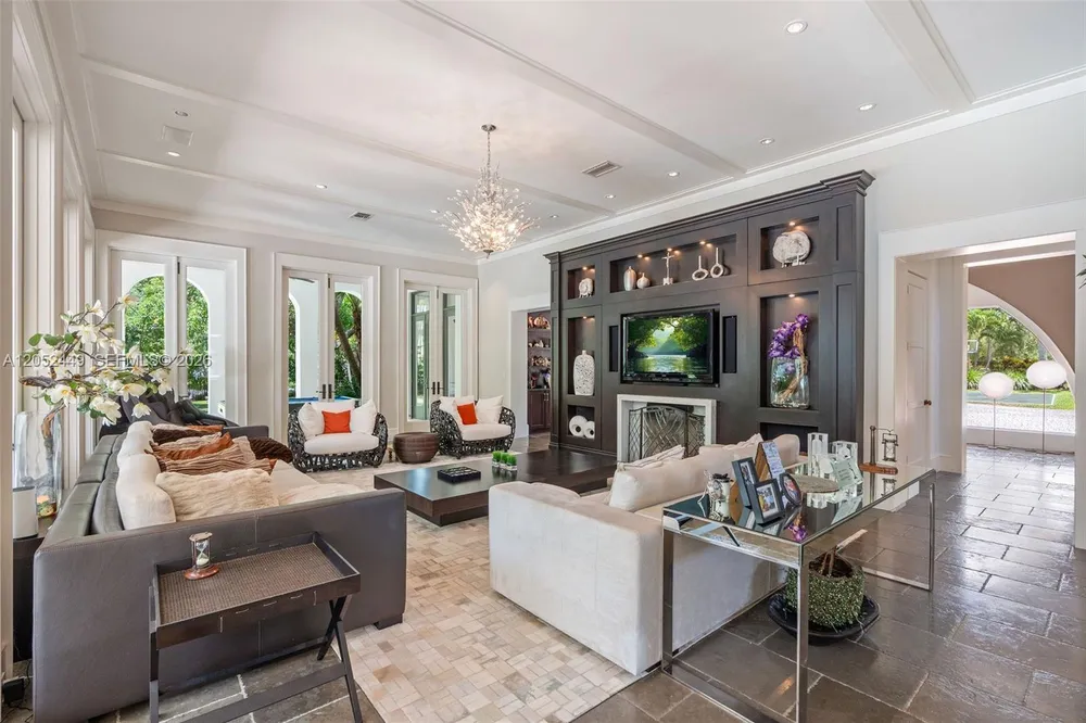 6201 Chapman Field Dr, Pinecrest, FL 33156