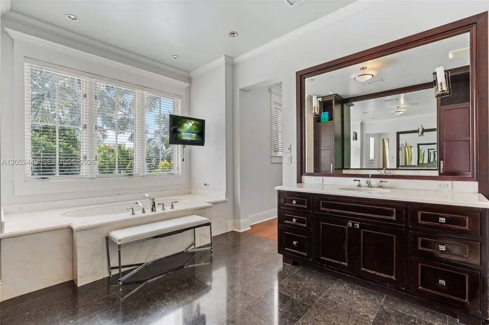 6201 Chapman Field Dr, Pinecrest, FL 33156