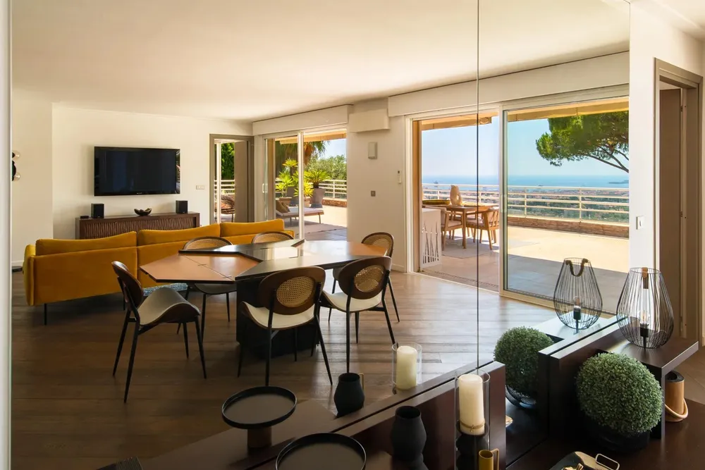 Cannes, 06110, France