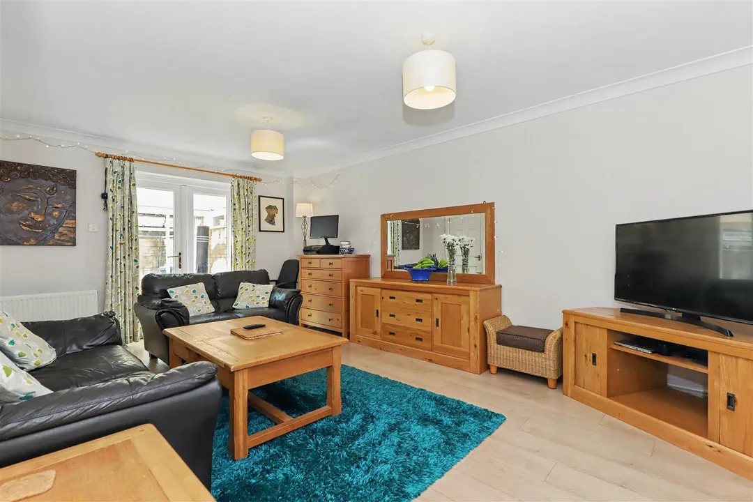 https://mr0.homeflow-assets.co.uk/files/photo/image/47844/4542/_x_/aH65XEUHHEeFAkOVOkwVOg.jpg
