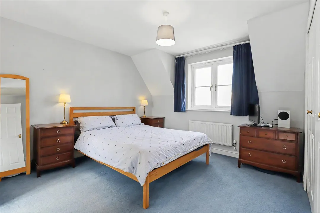 https://mr0.homeflow-assets.co.uk/files/photo/image/47844/4548/_x_/2gU6unMPy0uLC2MTiNS2Ig.jpg