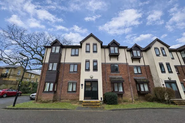 Briarswood, Shirley