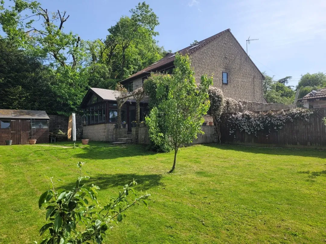https://mr0.homeflow-assets.co.uk/files/photo/image/47847/3751/_x_/57320909.jpg