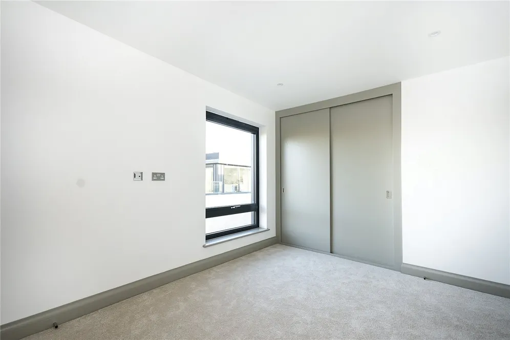 Brighton Road, Surbiton, KT6 photo 8