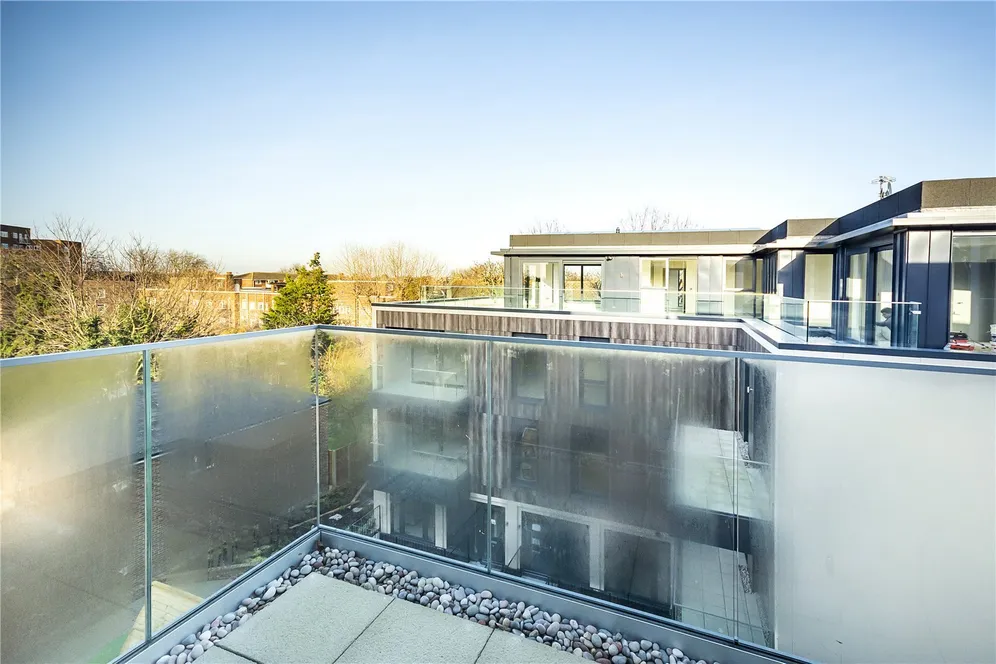 Brighton Road, Surbiton, KT6 photo 10