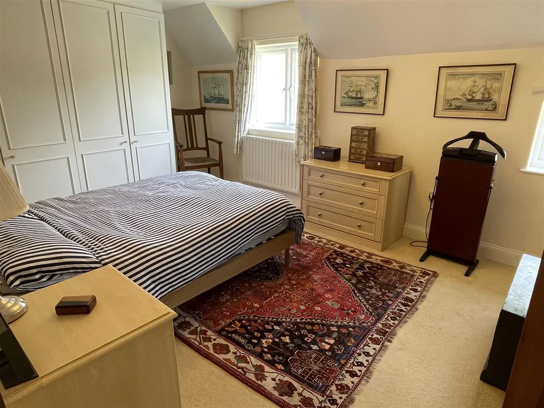 https://mr0.homeflow-assets.co.uk/files/photo/image/47848/9452/_x_/-Kt5Lbzk20OfMOh108a4rg.jpg