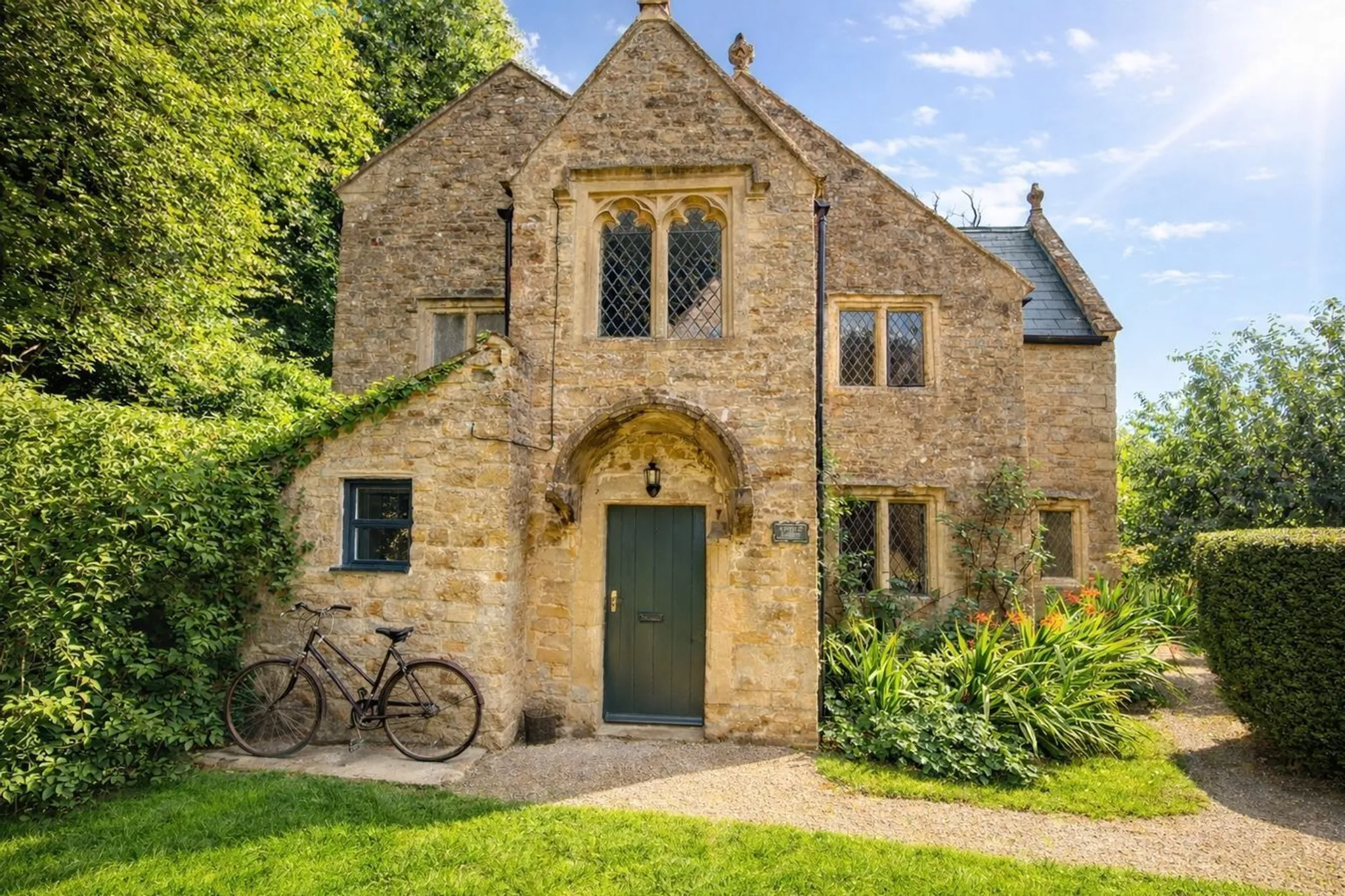 https://mr0.homeflow-assets.co.uk/files/photo/image/47848/9737/_x_/53858580.jpg