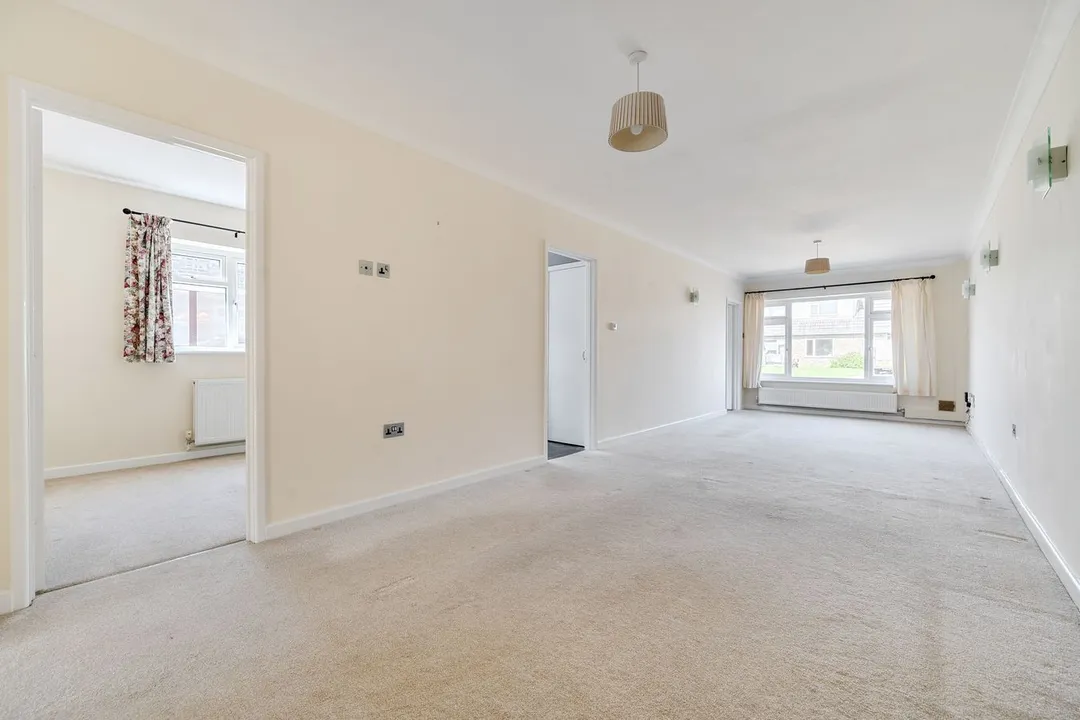 https://mr0.homeflow-assets.co.uk/files/photo/image/47849/6637/_x_/58250069.jpg