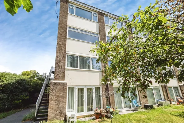 Wood Lane, Hornchurch, RM12