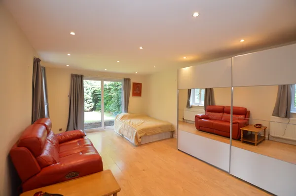 Studio, Silverdale Road, S11 9JJ