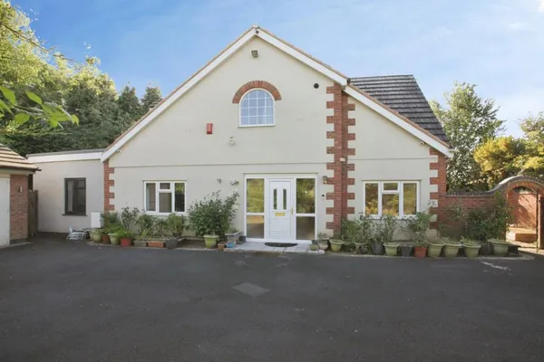 Dunchurch Road, Rugby CV22 6DR