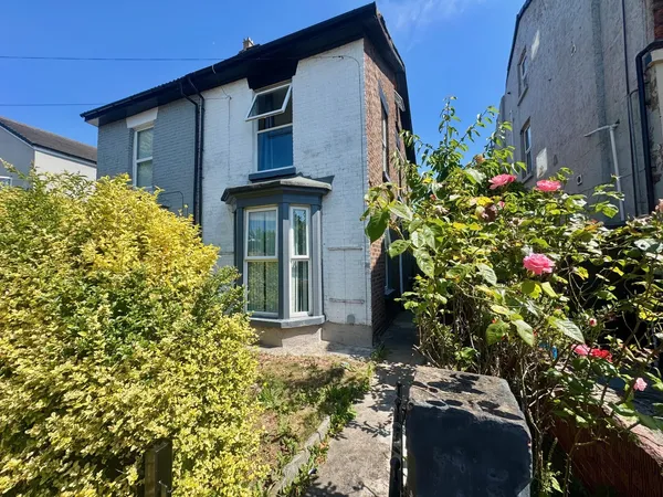 Lorne Street, L7