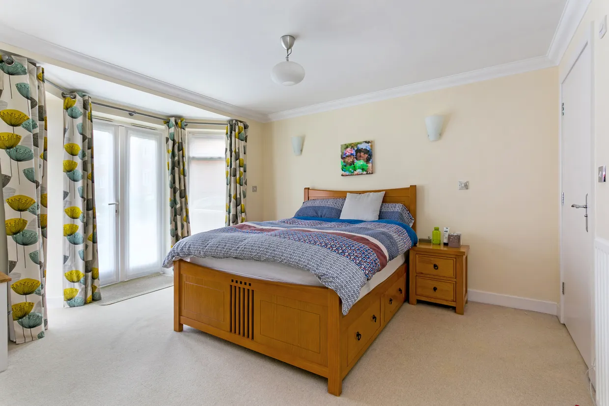 Longbourn, Windsor, SL4 photo 6